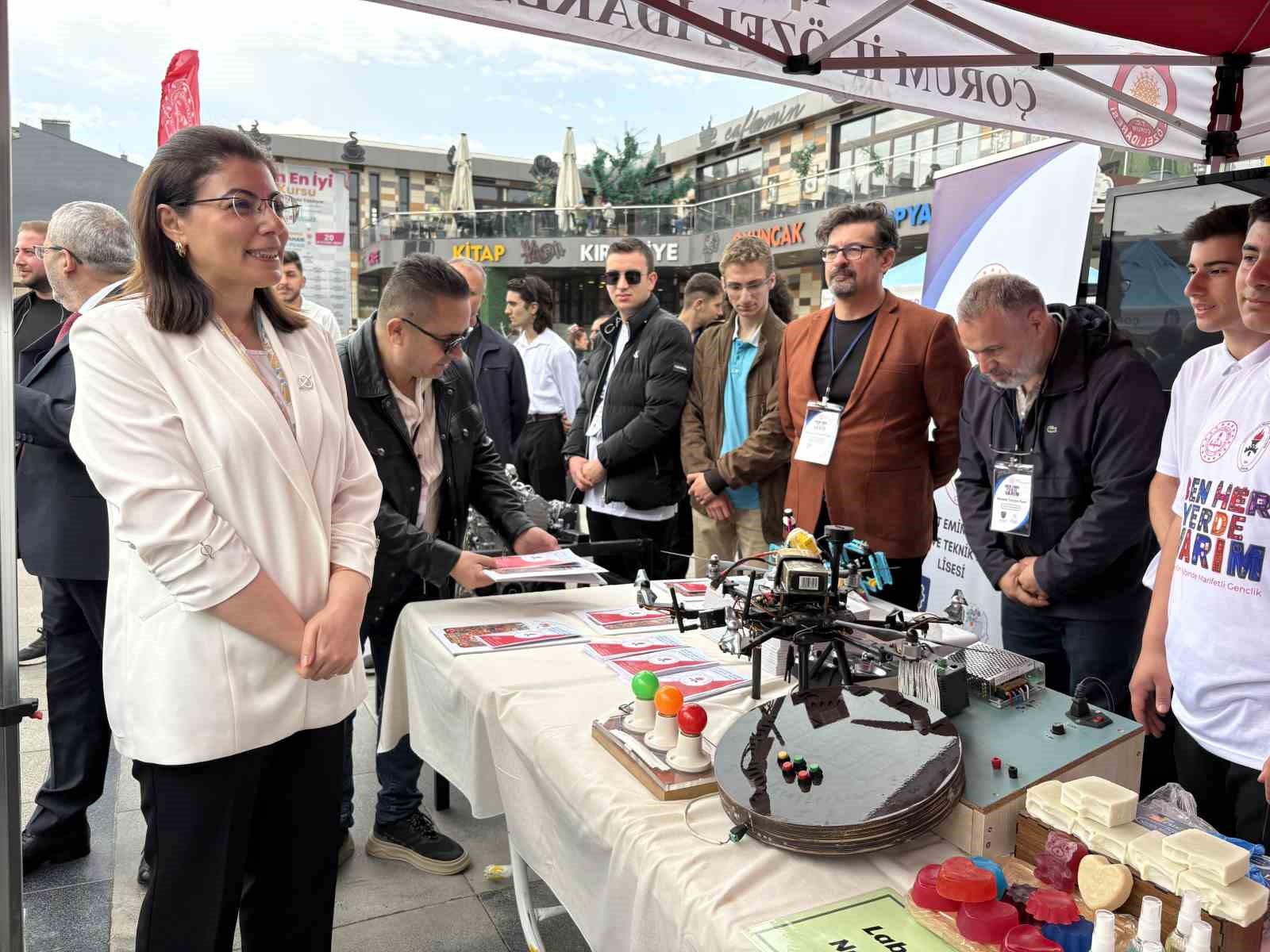 Meslek lisesi öğrencilerinin projeleri görücüye çıktı

