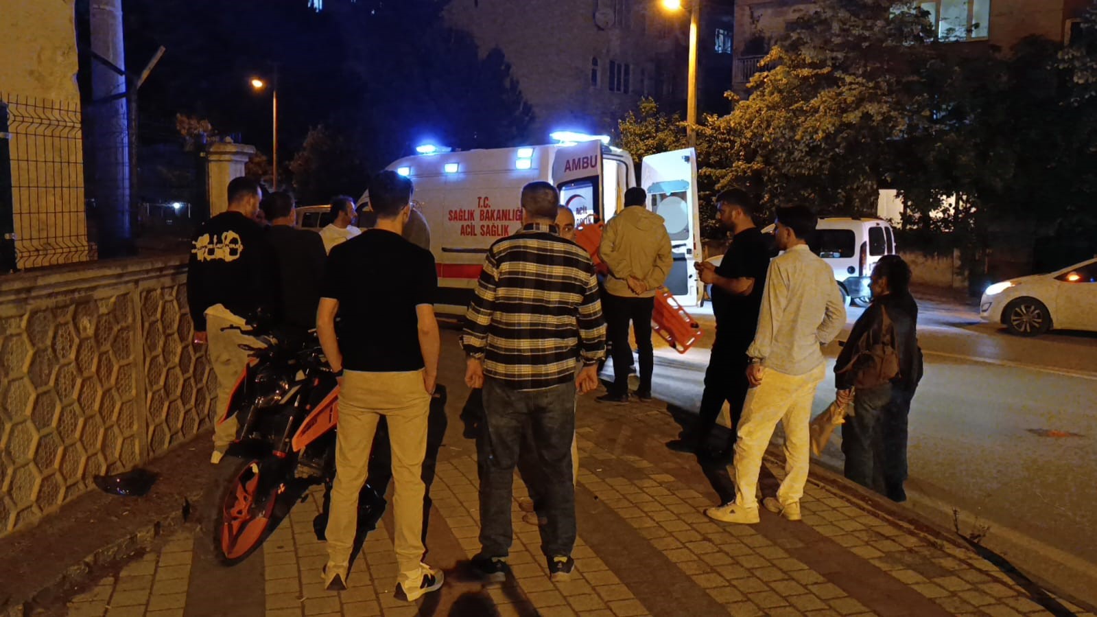 Kontrolden çıkan motosiklet duvara çarptı: 1 yaralı
