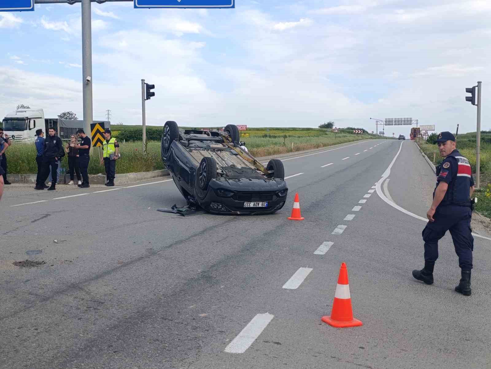 Tekirdağ’da kamyonetle çarpışan otomobil ters döndü: 1 yaralı
