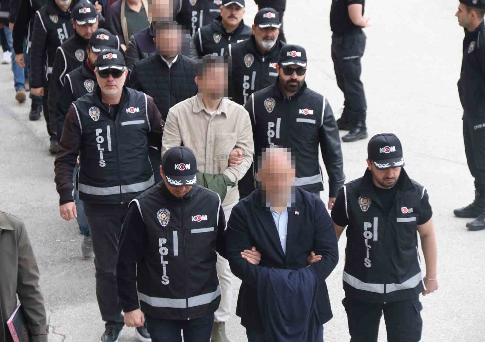 Tepebaşı Belediyesi’ne yönelik operasyonda 15 şüpheli tutuklandı
