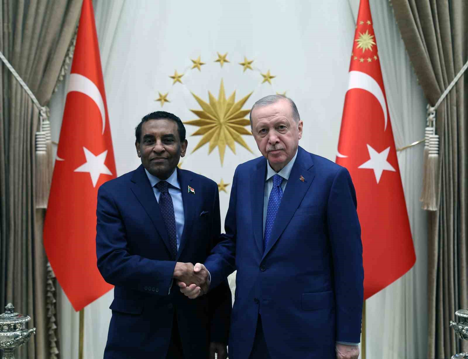 Cumhurbaşkanı Erdoğan, Sudan Başbakanı Kamil İdris’i kabul etti
