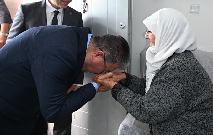 Vali Yılmaz’dan 84 yaşındaki Ayşe Ayti’ye bayram ziyareti
