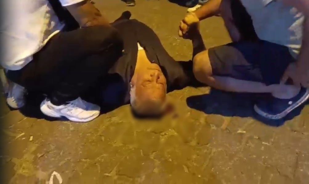 Çıkan kavgada başından yaralandı, kanlar içinde  yerde kaldı
