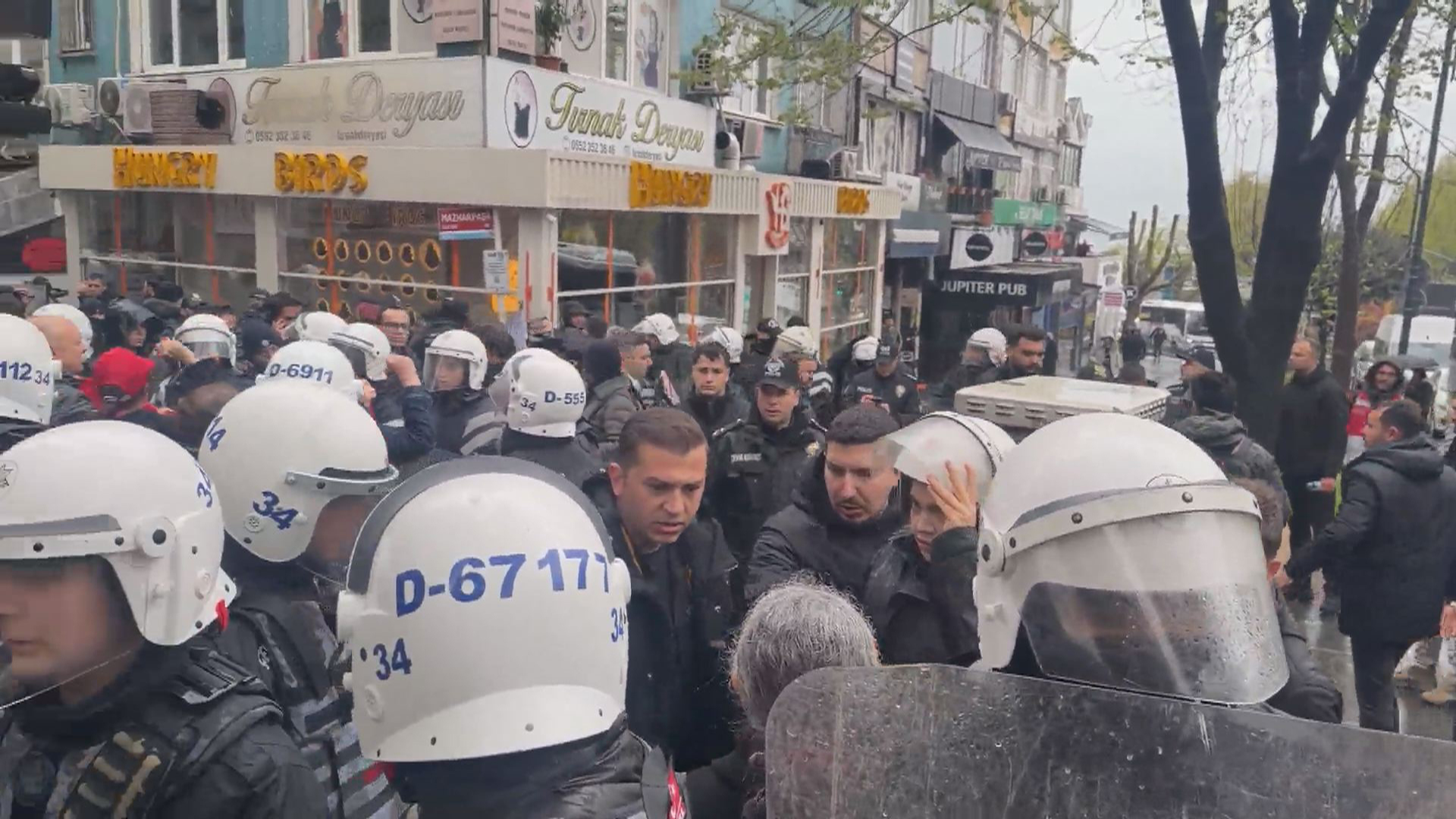 Beşiktaş'ta izinsiz gösteriye polis müdahale etti-3 / Aktüel görüntü
