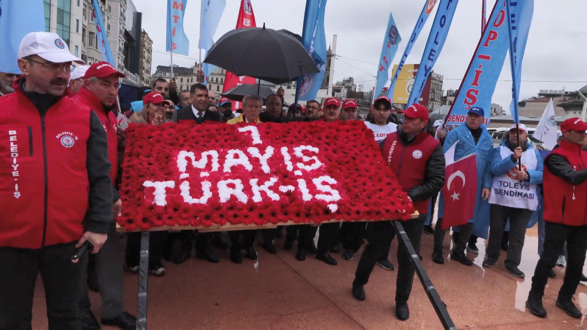 TÜRK-İş'ten Taksim Cumhuriyet Anıtı önünde 1 Mayıs açıklaması 