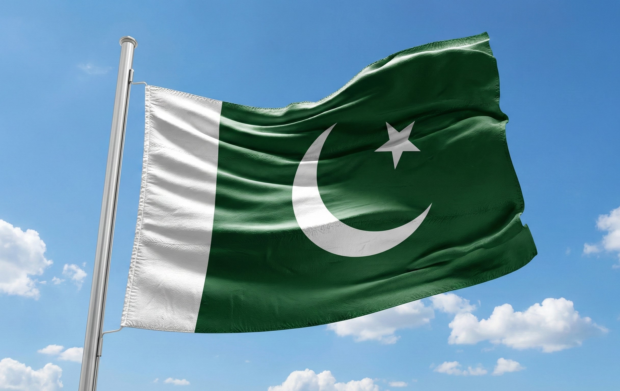Pakistan'da yolcu otobüsü şarampole yuvarlandı: 4 ölü, 26 yaralı