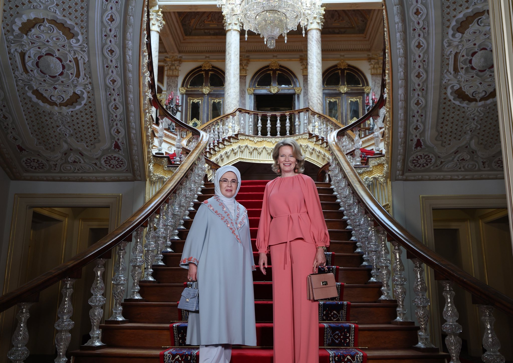 Emine Erdoğan, Belçika Kraliçesi Mathilde ile bir araya geldi