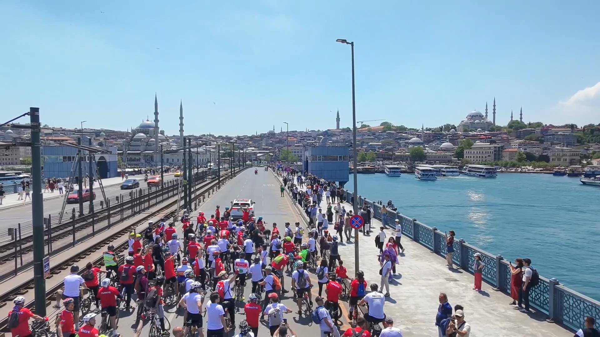 Sultanahmet’ten Dolmabahçe’ye 'Gençlik Ata'nın İzinde' bisiklet turu 