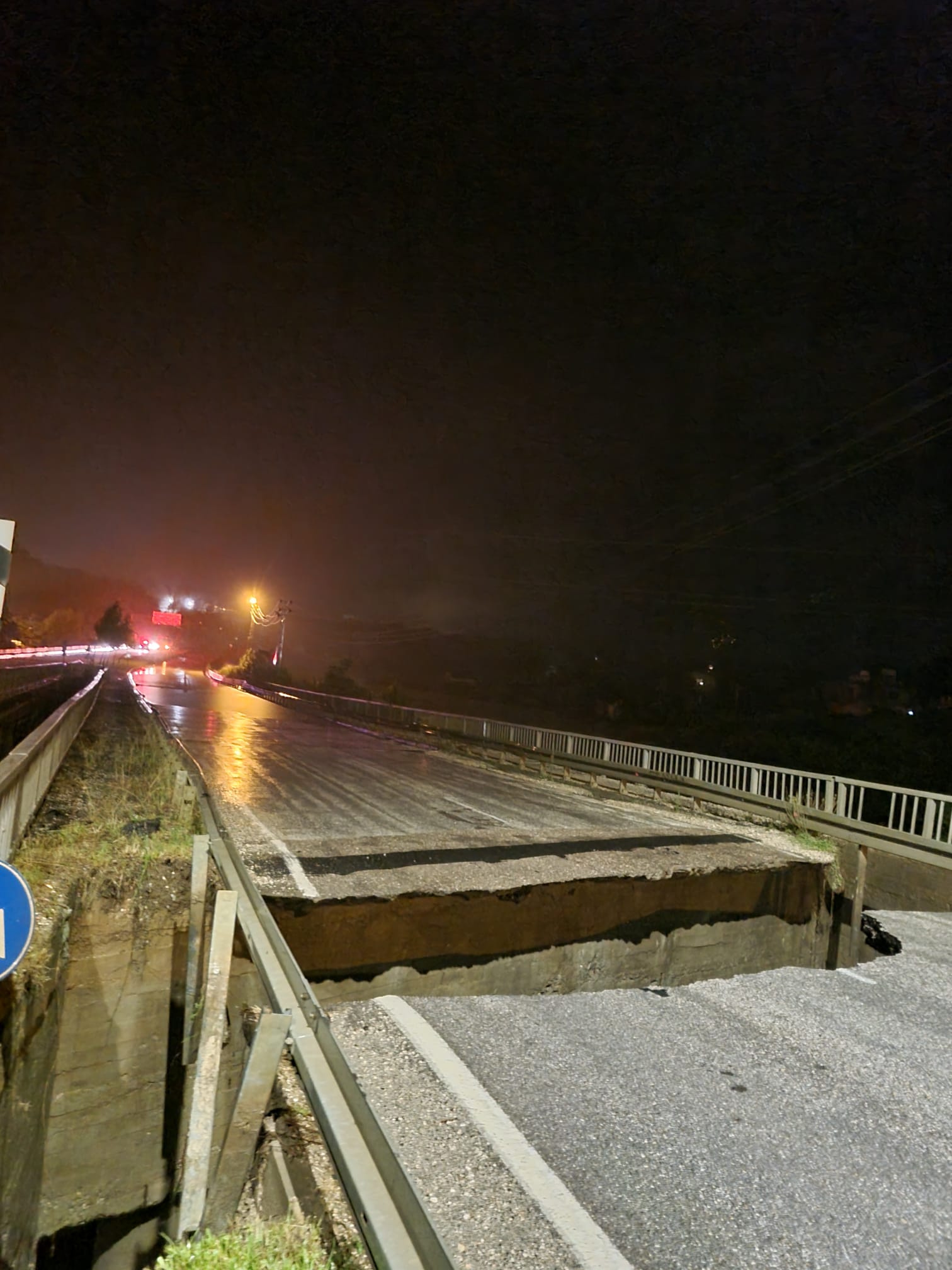 Hatay'da sağanak; köprü çöktü, araçlar sürüklendi (3)