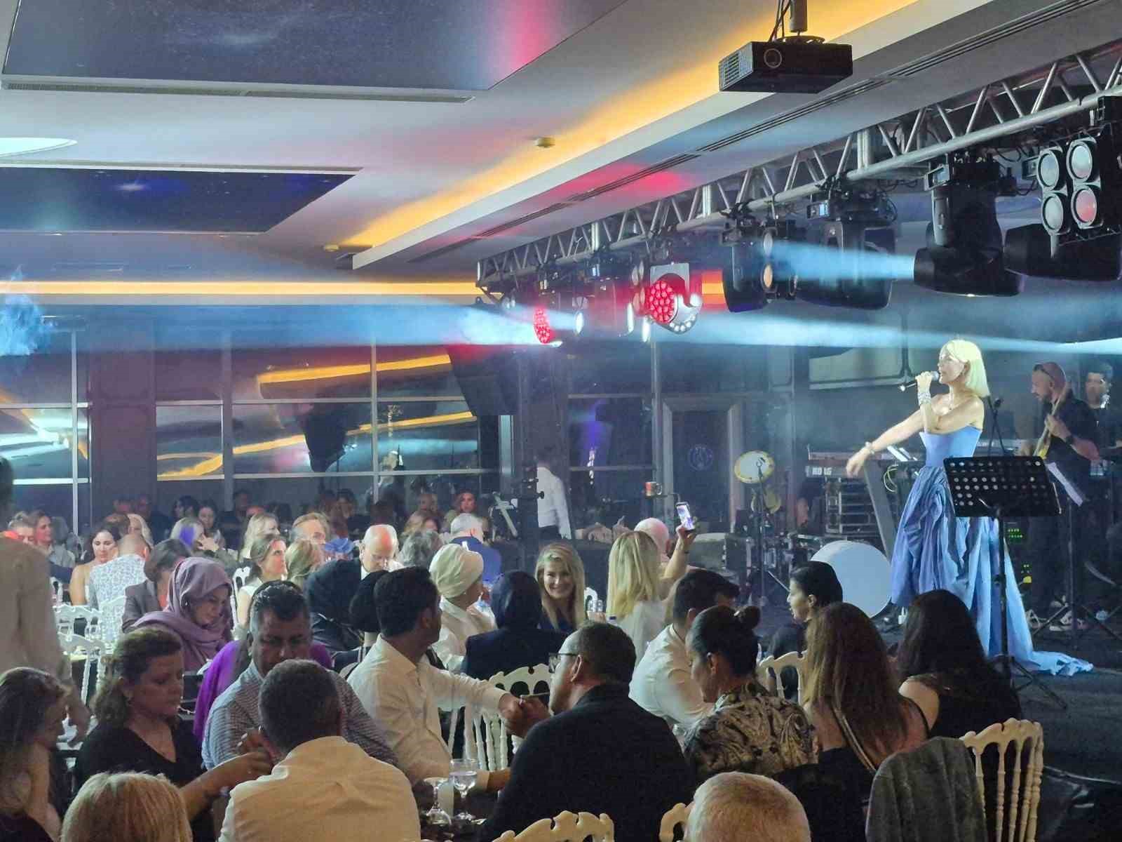 Ferhat Göçer ve Ömür Gedik’ten konser

