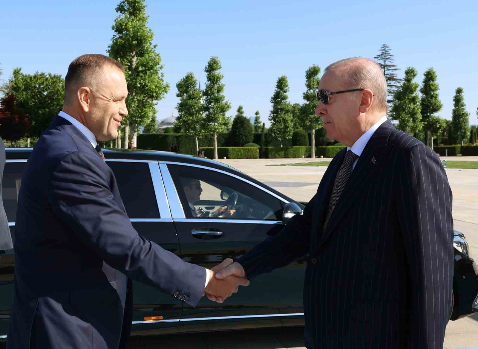 Erdoğan: "NATO zirvesi kapsamında ittifakın Avrupa sütununun güçlendirilmesi ve caydırıcılığının tahkim edilmesi ortak önceliğimiz"
