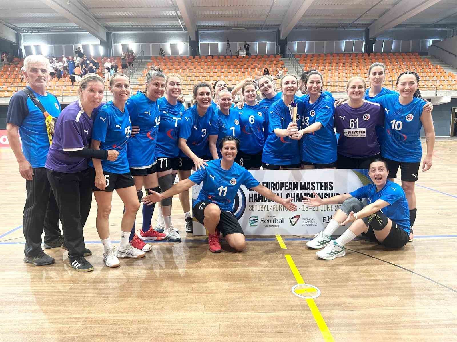 Aliağa Veteran Hentbol Takımı, Avrupa 4.’sü oldu

