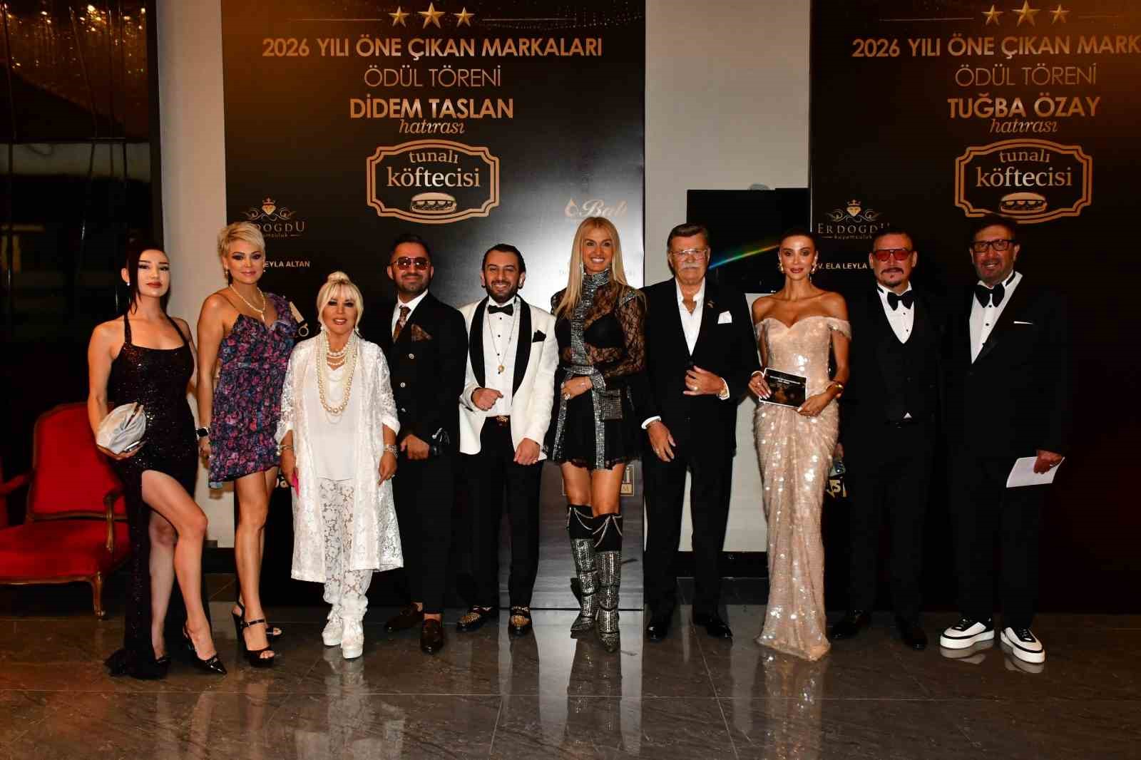 Sinema ve sanat dünyasının duayenleri ödüllendirildi
