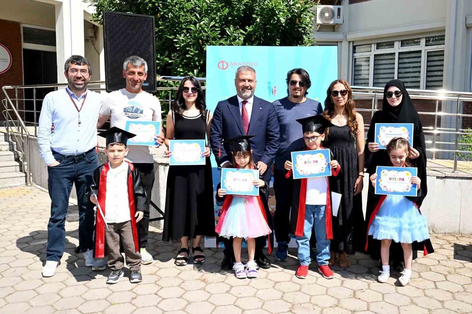 Anadolu Üniversitesi’nde gurur günü: Sevgi ve sabrın mezuniyeti
