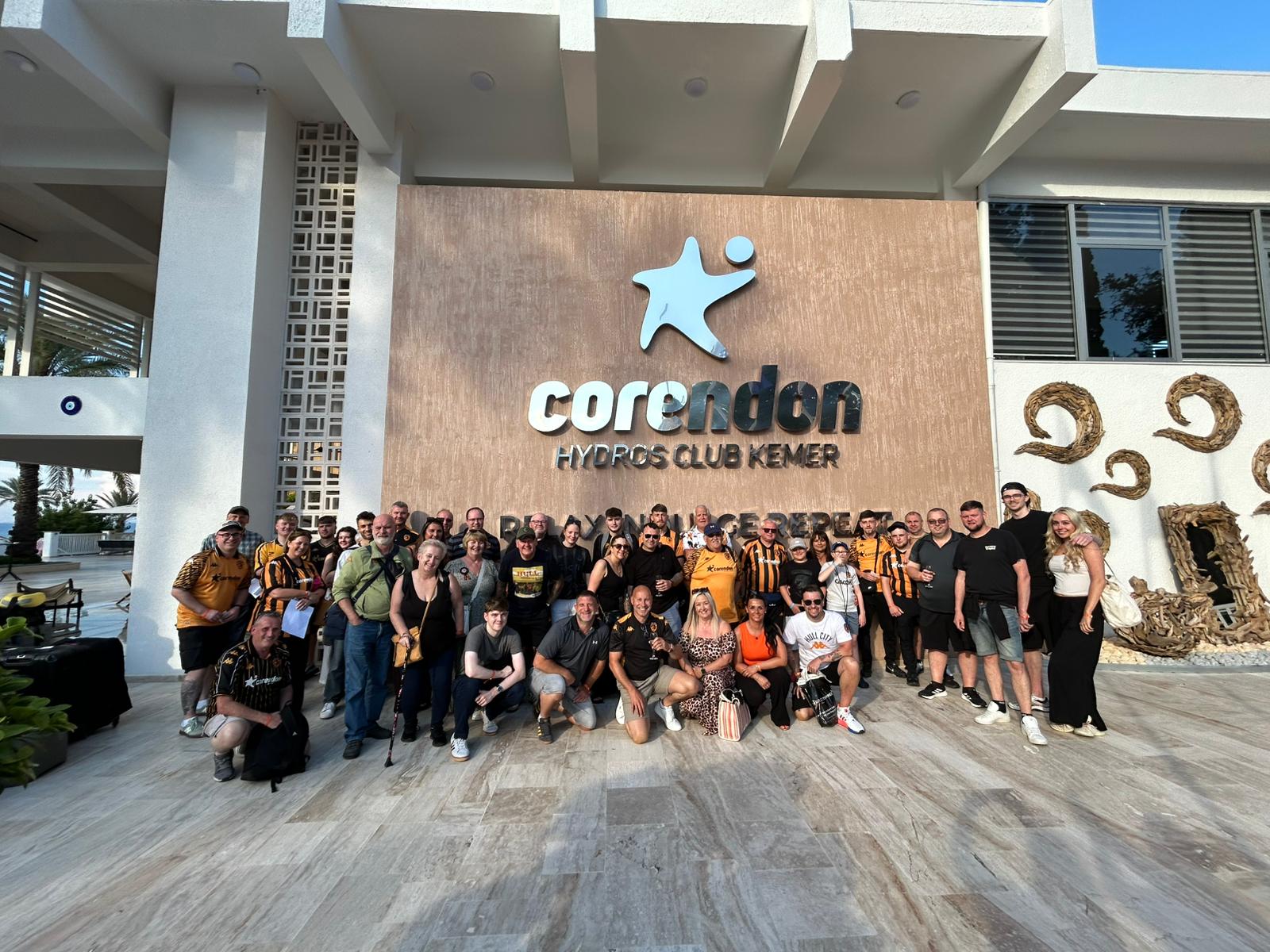 Hull City taraftarları tatil için Antalya’ya geldi