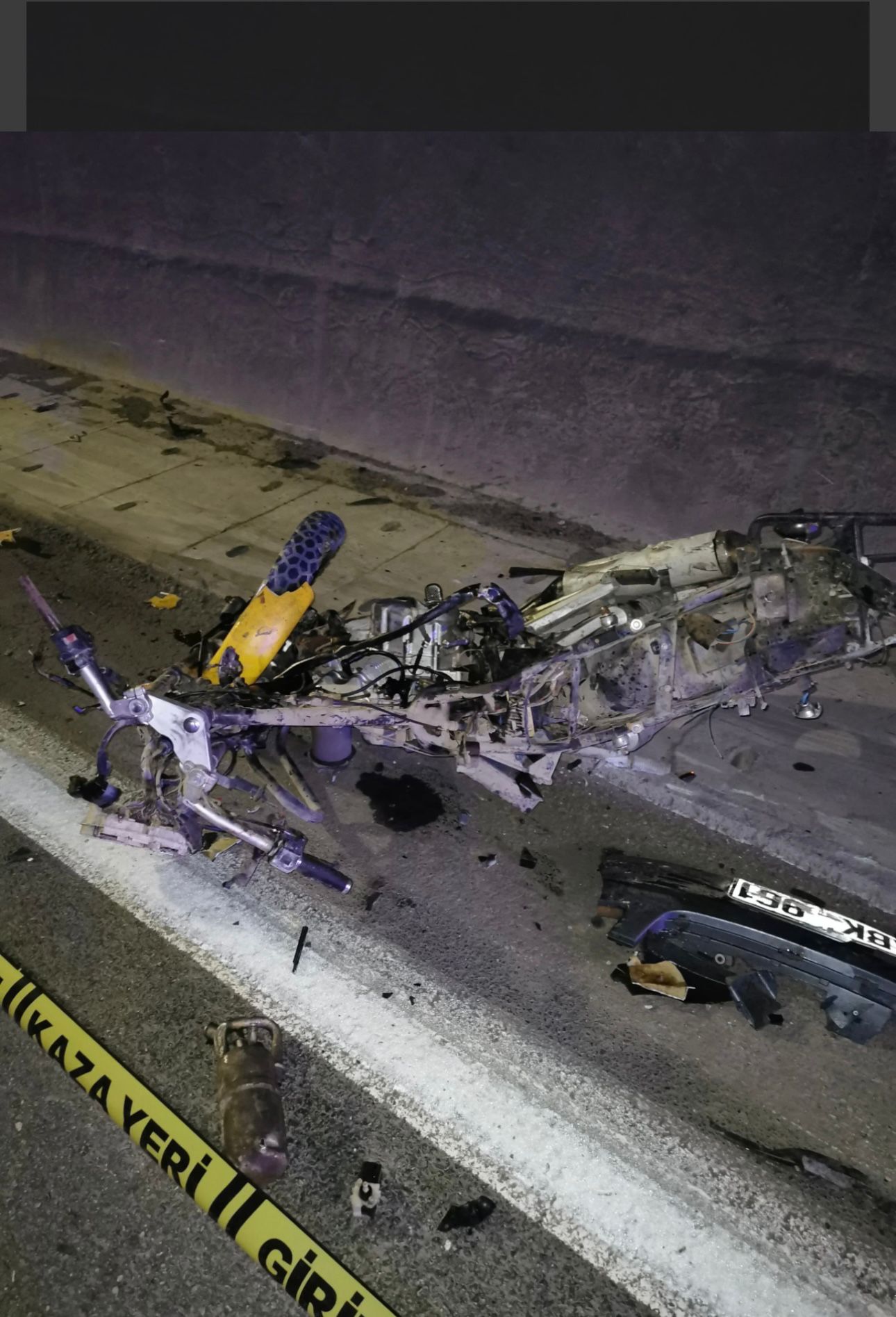 Tünelde otomobil ile motosiklet çarpıştı; 1 ölü, 2 yaralı 