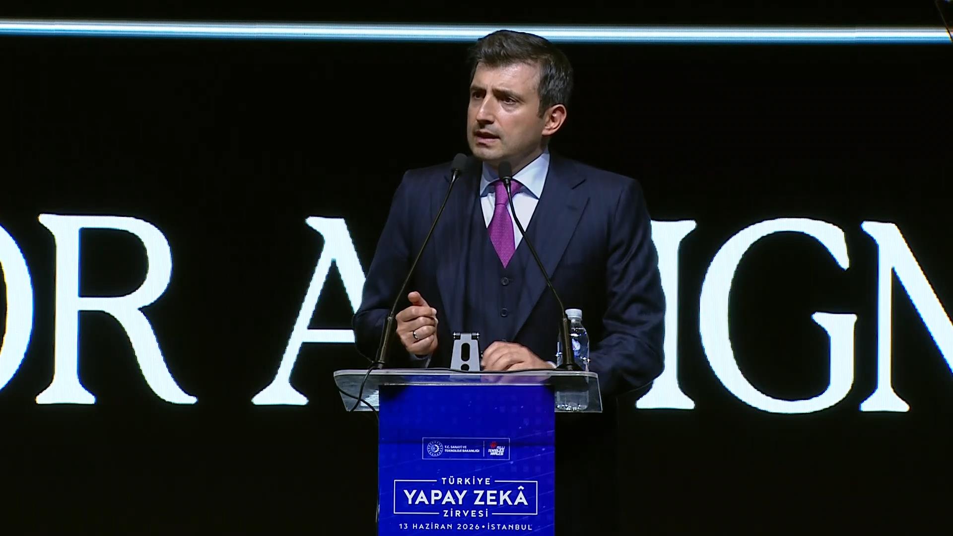 Bayraktar: Makinelerin ve makine insanlarının istilası ile karşı karşıyayız