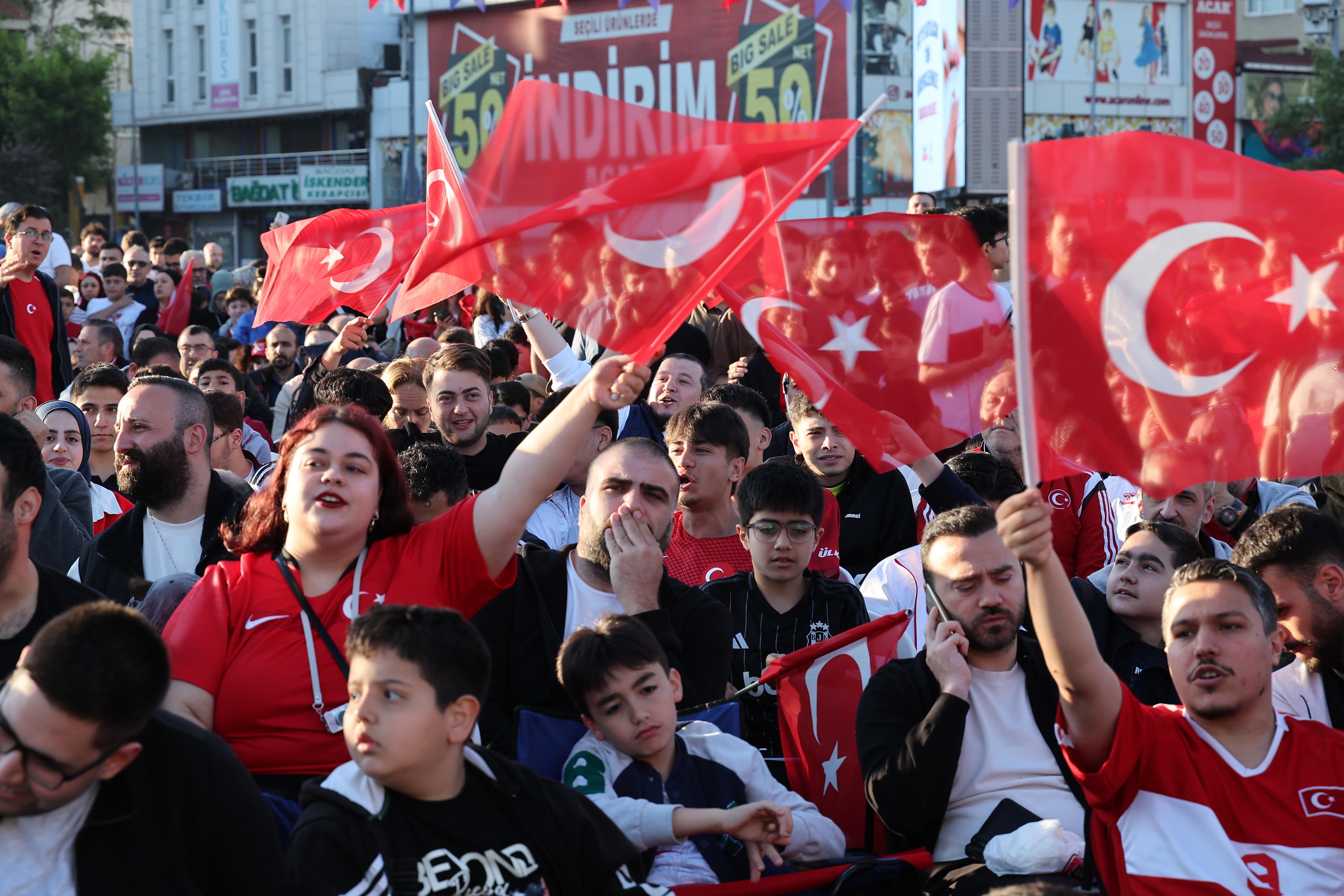 Bağcılar’da milli maç heyecanı 
