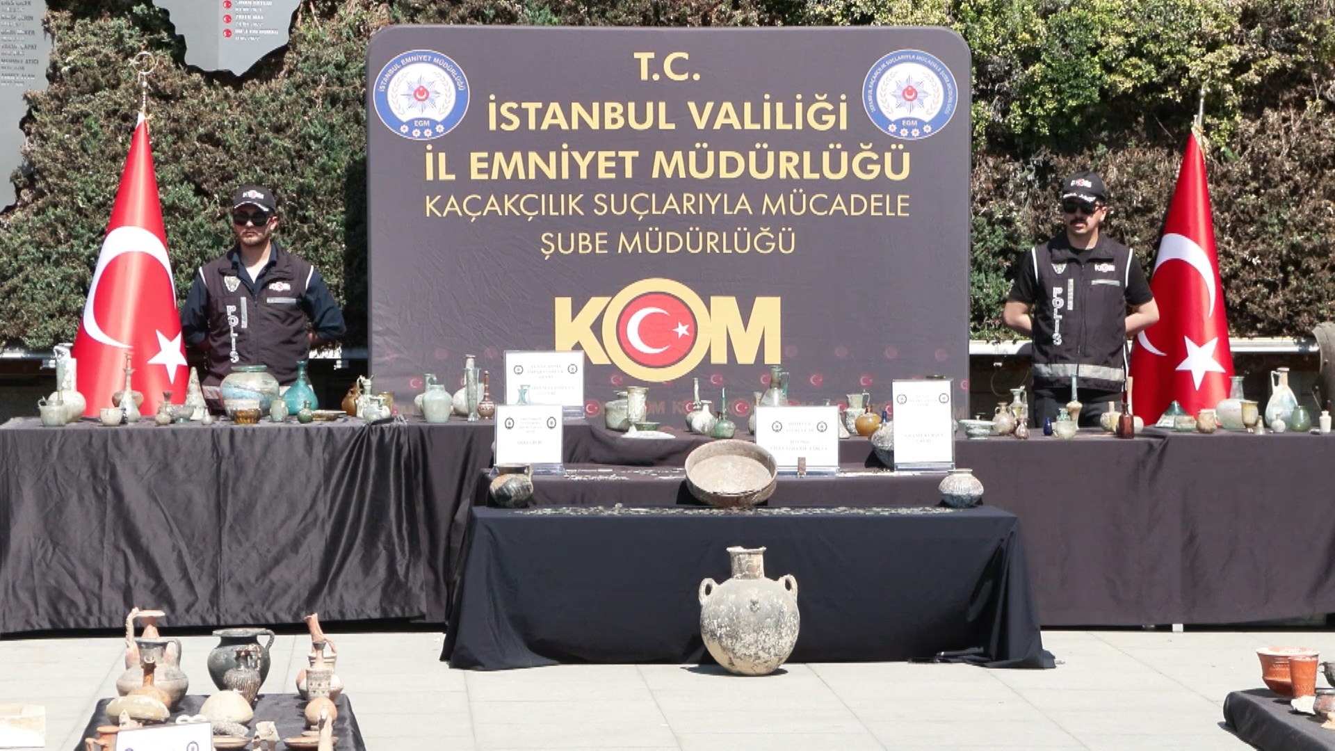 Beykoz'da ele geçirilen 10 bini aşkın tarihi eser İstanbul Emniyet Müdürlüğü'nde sergilendi