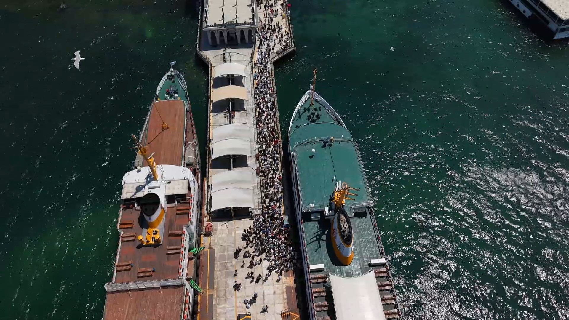 Büyükada’da hafta sonu yoğunluğu: 'İğne atsan yere düşmez' / Ek fotoğraf