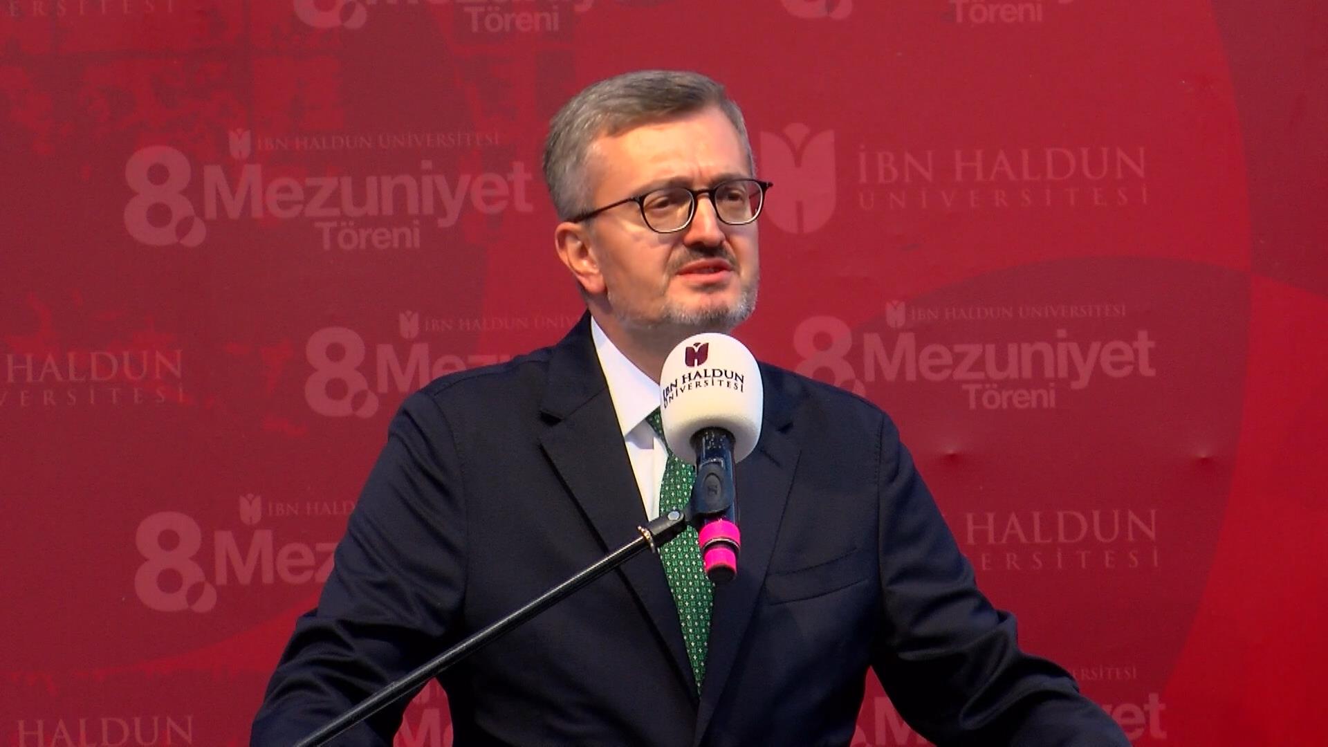 İbn Haldun Üniversitesi 8'inci mezunlarını uğurladı