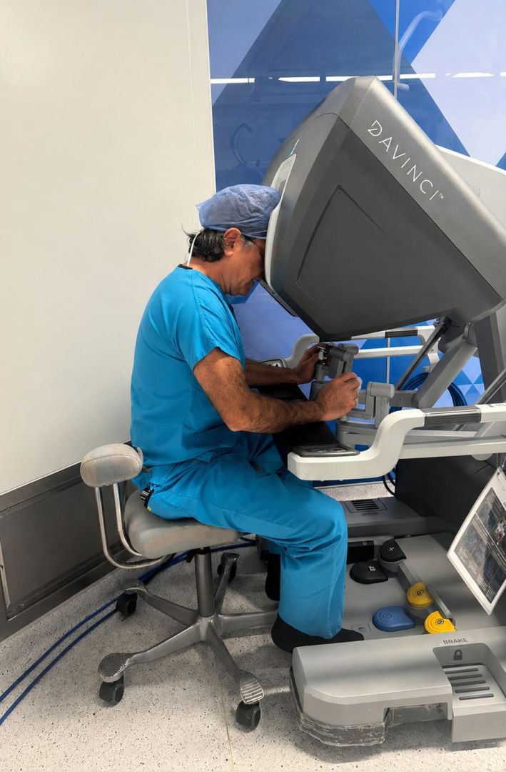 Türk doktor, dünyanın gözü önünde canlı ameliyat yapacak.