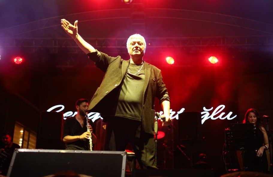 Cengiz Kurtoğlu, Altın Biber Festivalinde sahne aldı
